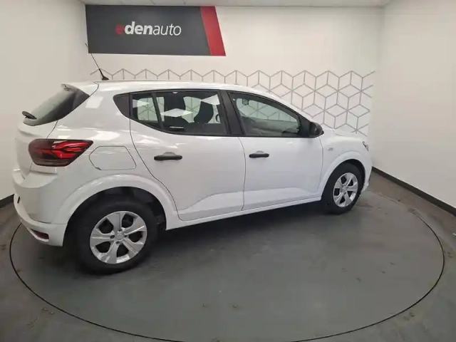 Dacia Sandero sce 65 — photo 11