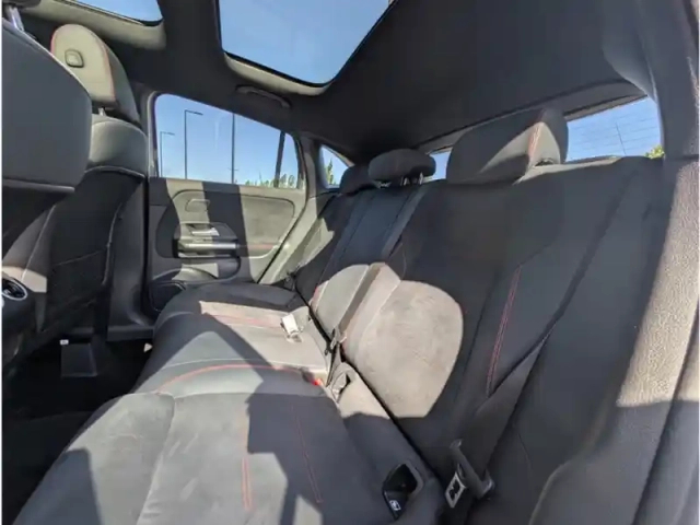 Mercedes Gla 250 e hybrid eq — photo 18
