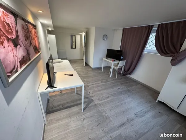 Grande chambre meublée 18,78 m² - colocation à Terville (57180) - 500 charges comprises - frontalier