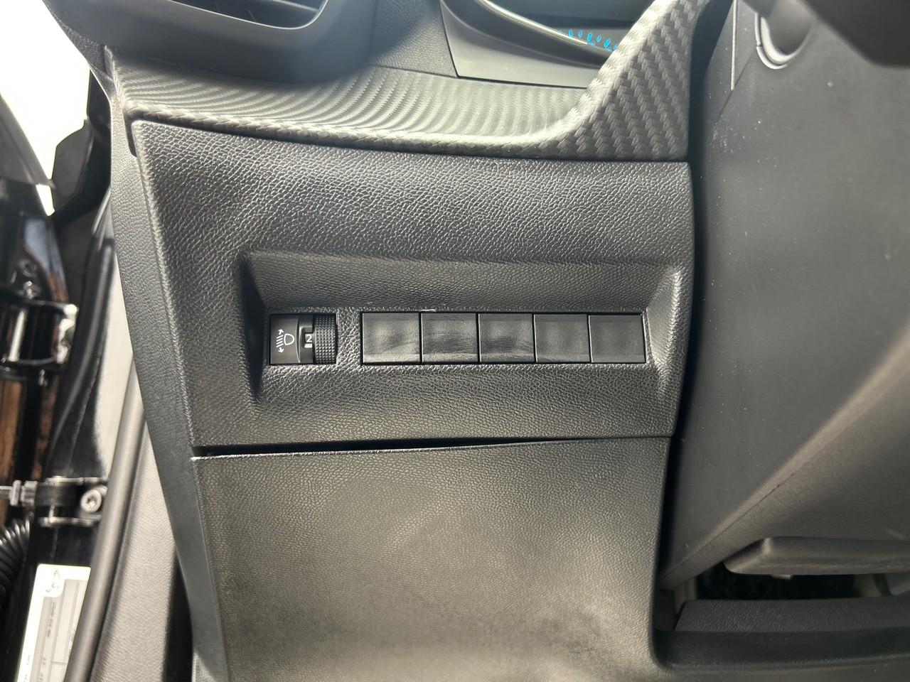 Peugeot 2008 hybrid 145 e-dcs6 style — photo 20
