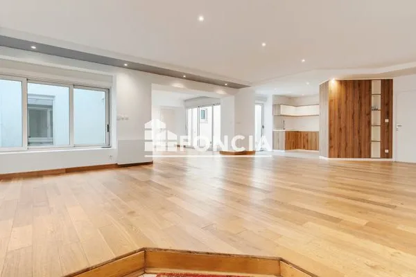 Appartement 7 pièces 177 m²