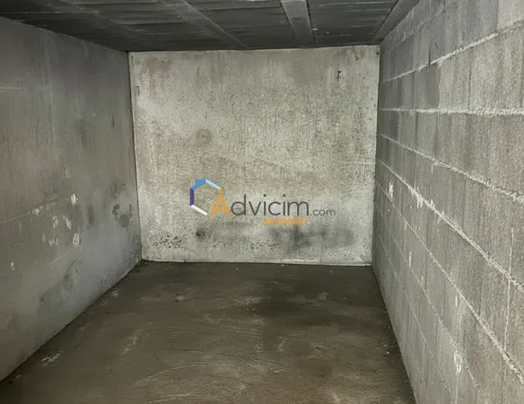 Parking/box 15 m² Orléans