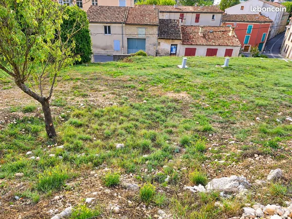 RIEZ - Terrain à bâtir de 967 m² à 5 minutes à pied du village