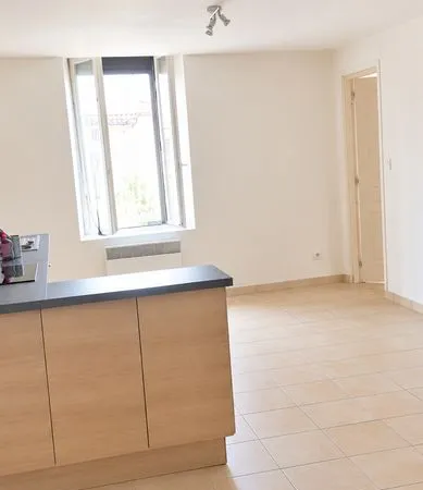 Spacieux et lumineux 2p dans village tous commerces