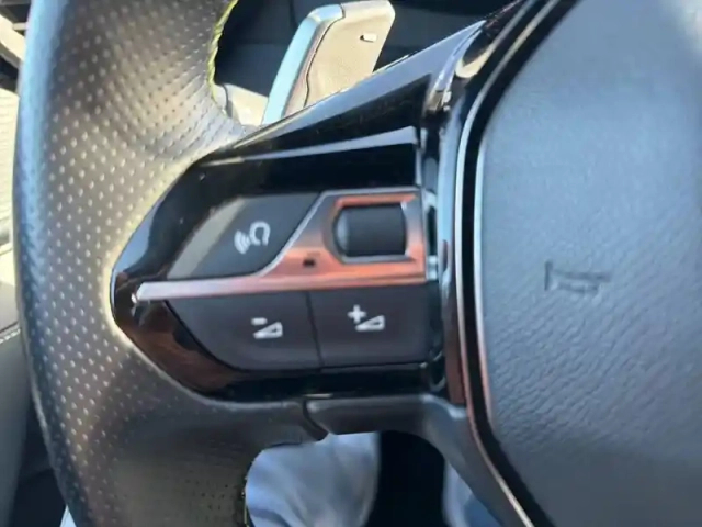 Peugeot 208 puretech 100 s&amp;s eat8 — photo 20