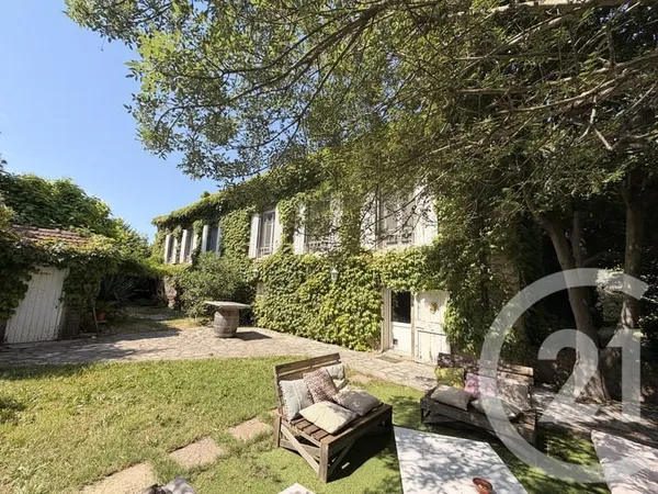 Maison 10 pièces 342 m²