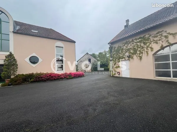 Local bureaux 930 m²