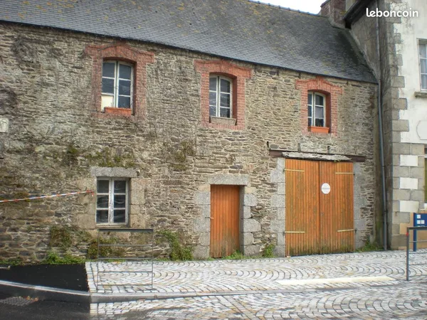 Maison centre la roche derrien