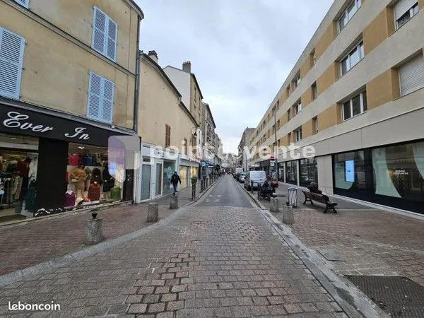 Commerce habillement/textile 120 m²