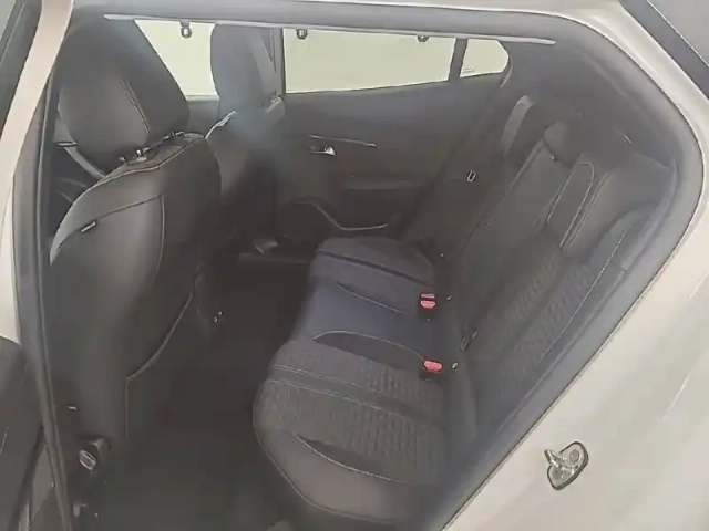 Peugeot 2008 electrique 136 ch — photo 38