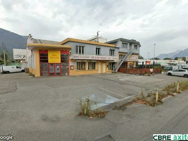 Local commercial 735 m²