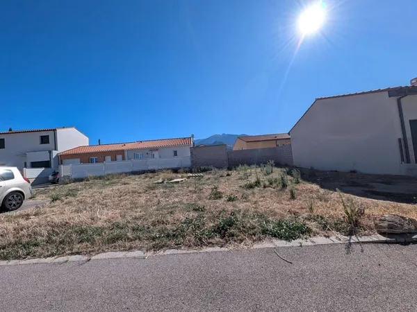 Terrain constructible 304 m²