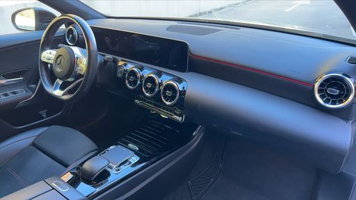 Mercedes Classe A 200 163 7G-DCT - AMG Line – 2018 – 98210 km – Essence – Boîte Automatique — photo 10