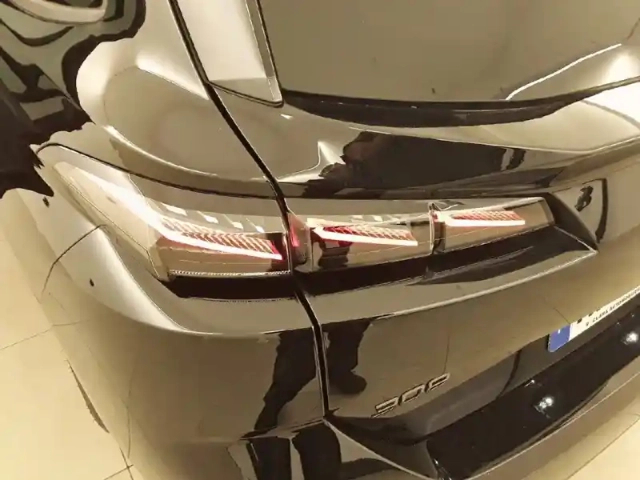 Peugeot 308 sw hybrid 145 e-dcs6 — photo 17