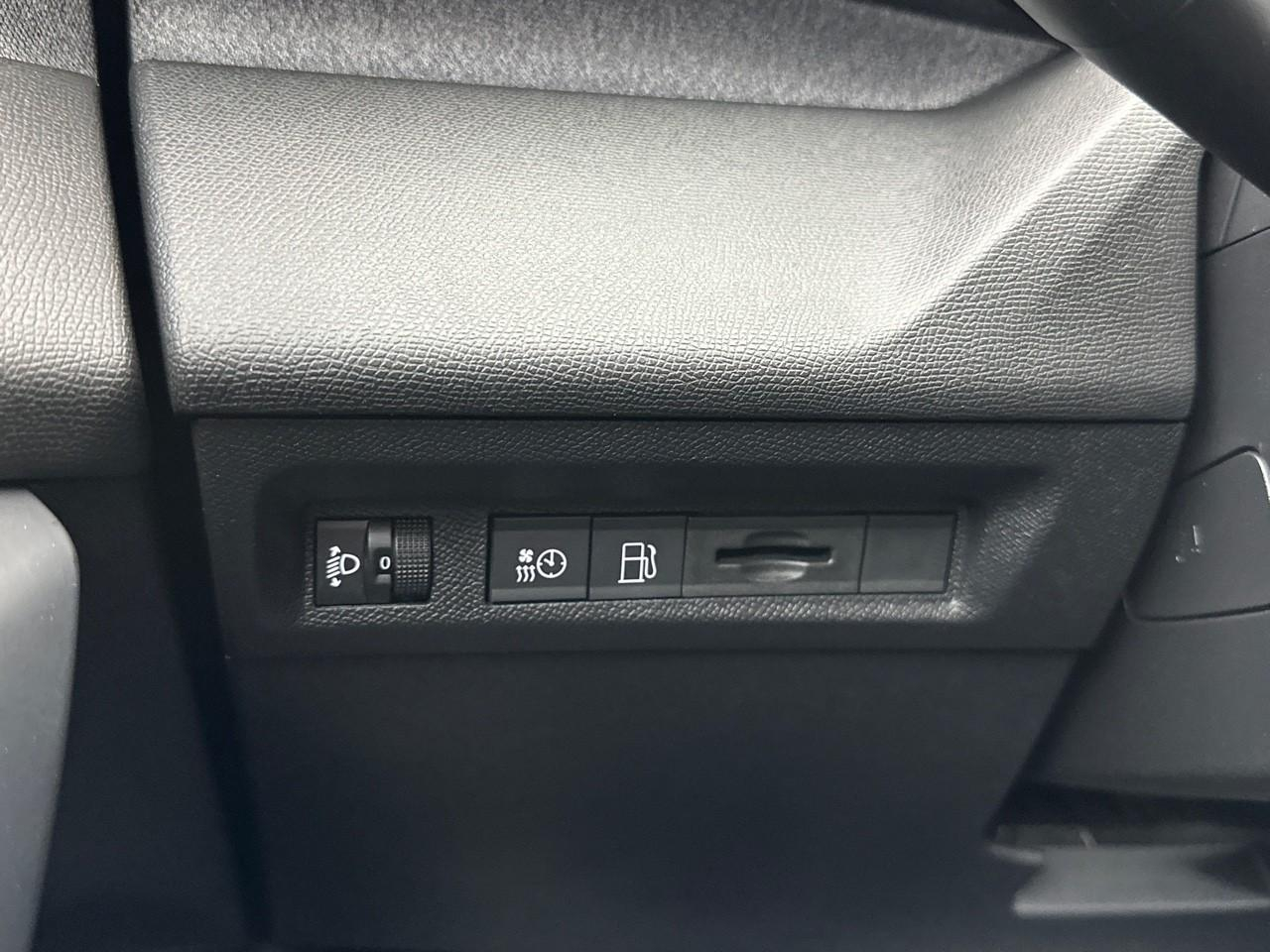 Peugeot 308 phev 180 e-eat8 allure pack — photo 16