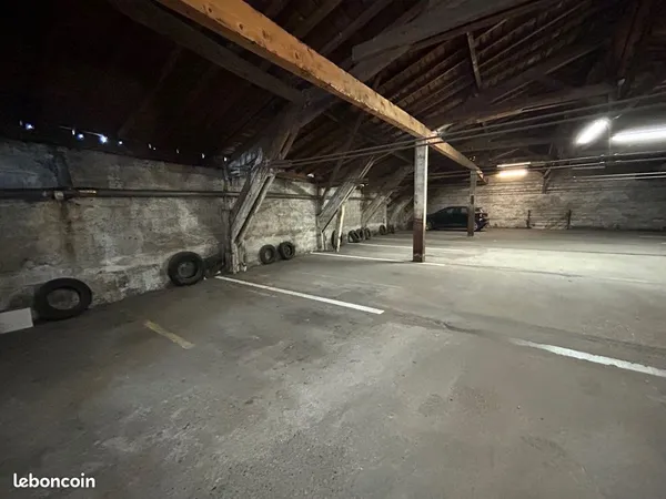 Parking/box 145 m² Bordeaux