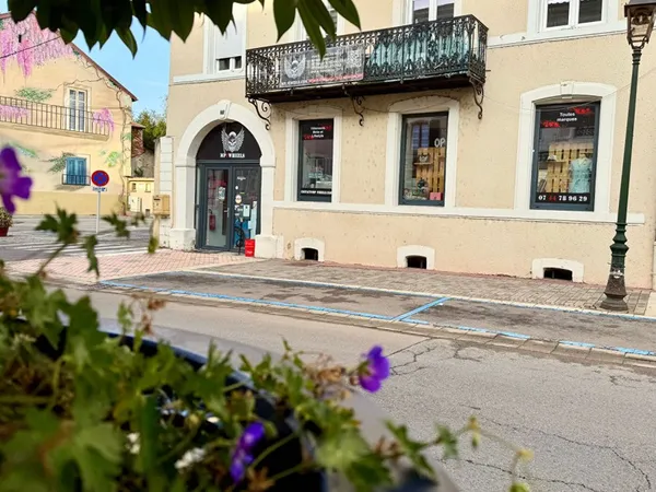 Local commercial 110 m²