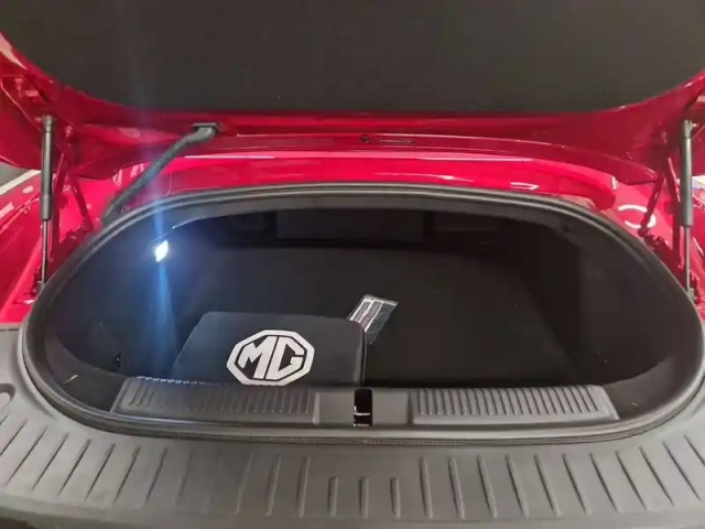 Mg Cyberster 77kwh - 375 kw 4wd — photo 52