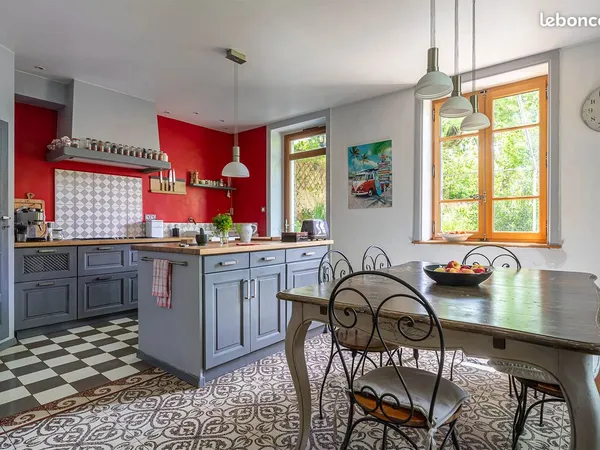 Maison 8 pièces 235 m²