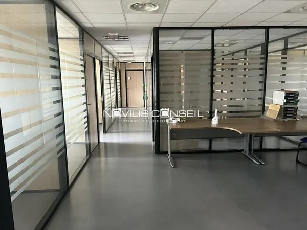 Bureau 770 m²