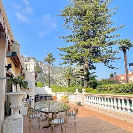 5 Pièces - 160m2 - terrasse de 50m2 - Rez De Jardin - 2 756 000€