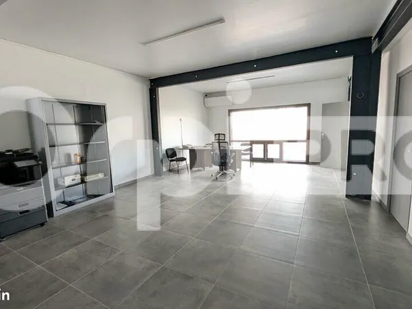 Bureau 126 m²