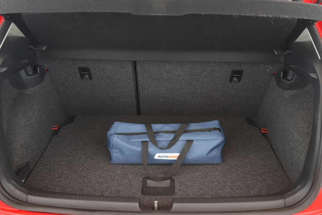 Volkswagen Polo 1.0 TSI R-Line — photo 16