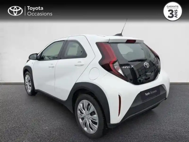 Toyota Aygo x 1.0 vvt-i 72ch dynamic — photo 2