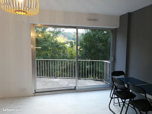 ROUEN CHU F3 rénové à neuf 61m2- 2 parkings privés
