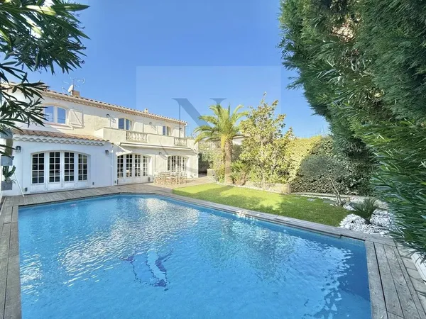 Villa 7 pièces 310 m²