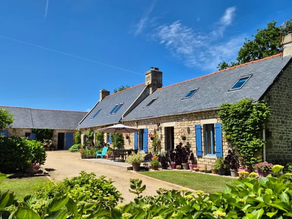 Corps de ferme rénové à Loctudy, à pied de la rivière,