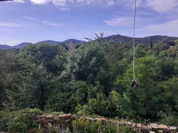 Maison de campagne avec cour et jolie vue degagée