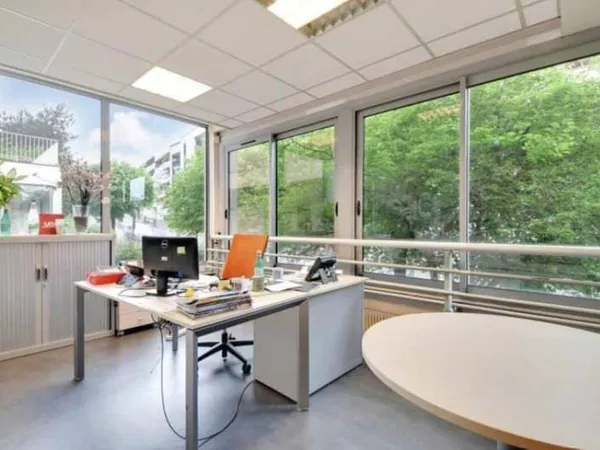 Bureaux 2 pièces 819 m²