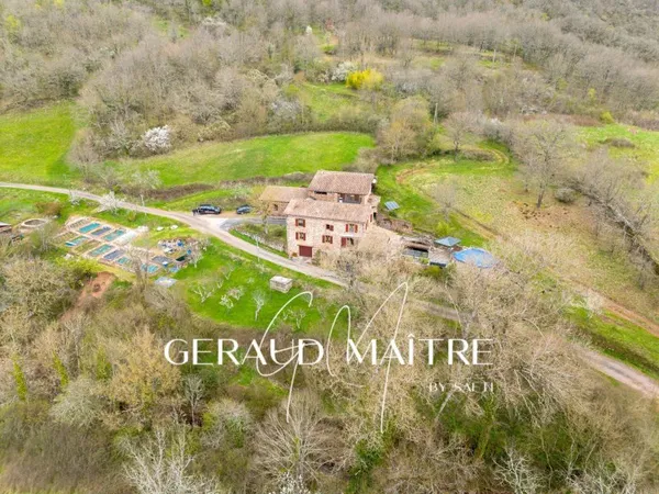 Maison de charme isolée avec gite indépendant, piscine 3 Ha, garage à camping-car