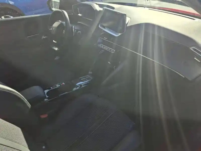 Peugeot 208 puretech 100 s&amp;s eat8 — photo 15