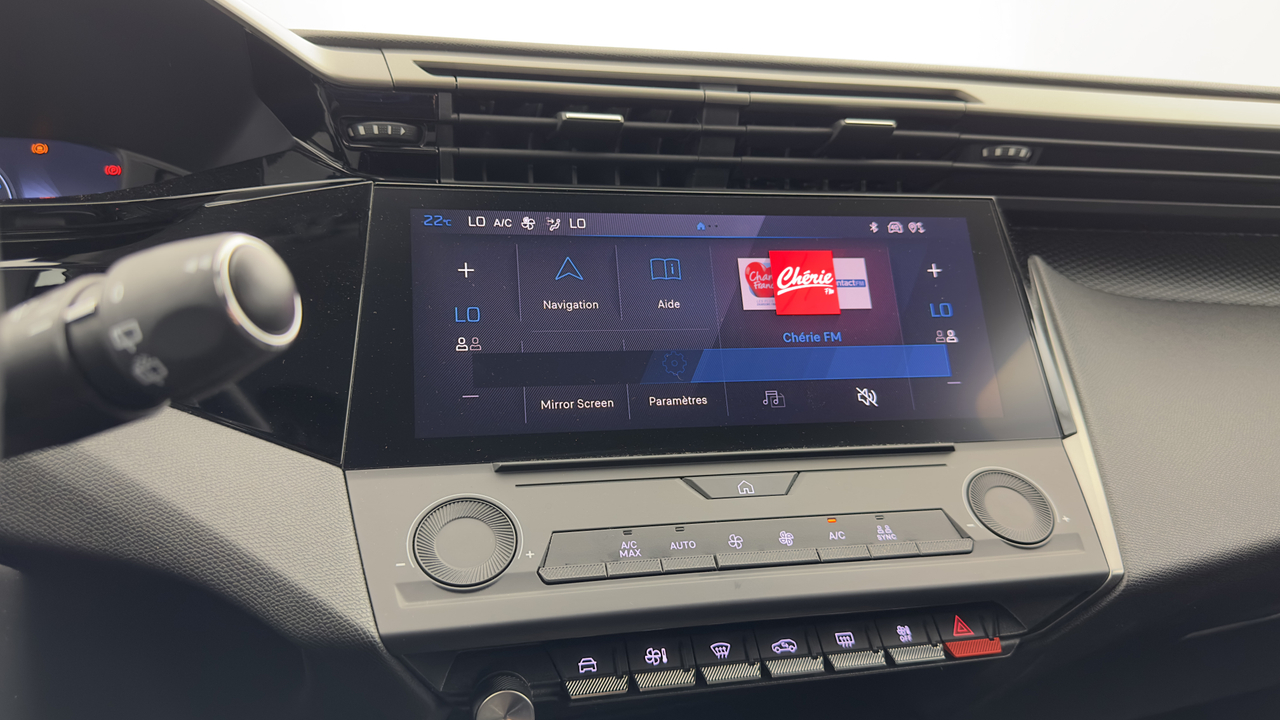 Peugeot 308 SW PHEV 180 e-EAT8 — photo 22