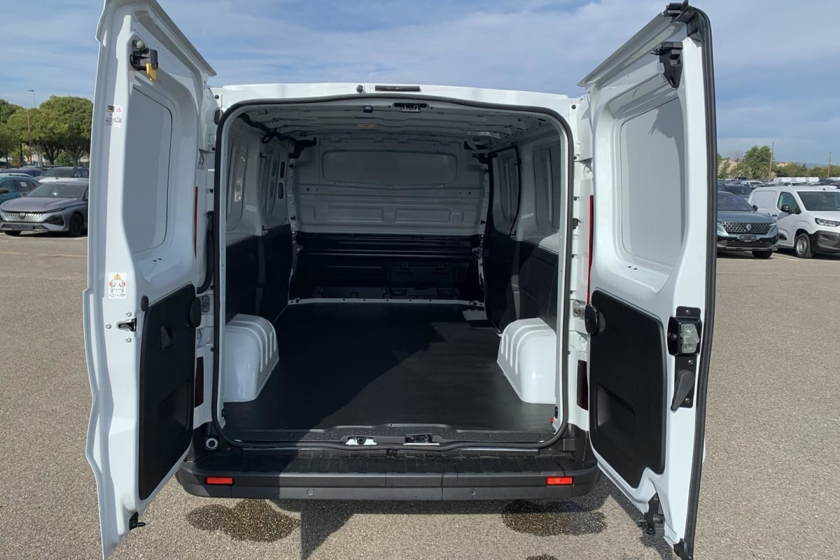 Renault TRAFIC FOURGON — photo 11
