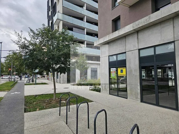 Local commercial 139 m²