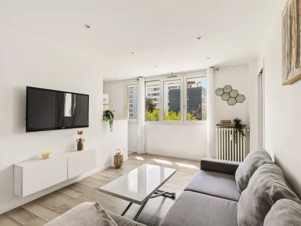 Appartement 2 pièces avec cave  Courbevoie
