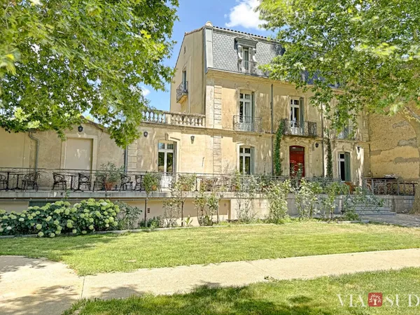 Maison 11 pièces 591 m²