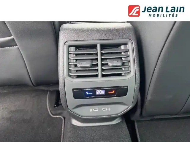 Cupra Leon 1.5 etsi hybrid 150 ch dsg7 — photo 19