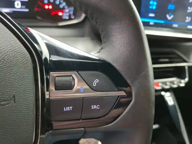 Peugeot 2008 puretech 100 s&amp;s bvm6 — photo 16