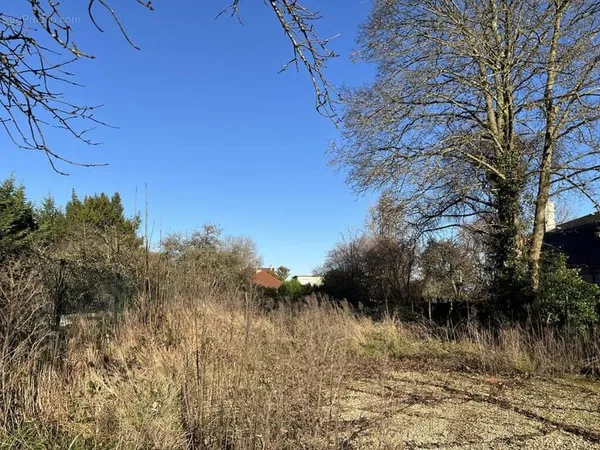 Exclusivité - Garches Limite Saint-Cloud - Terrain constructible de 918m2.