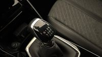 Peugeot 2008 1.2 100ch S&S Allure — photo 27