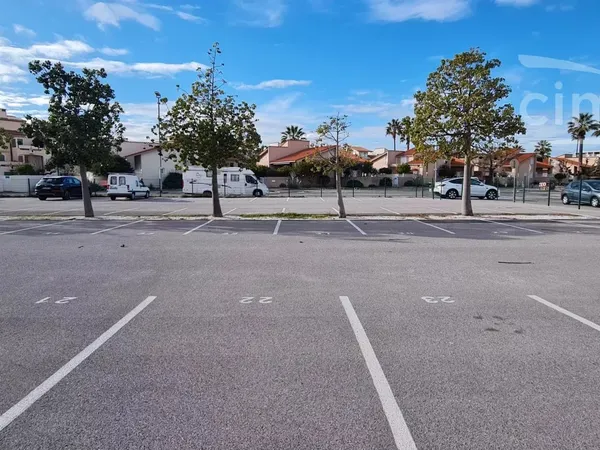 VENTE - ST CYPRIEN PORT 66750 - PLUSIEURS PLACES DE PARKING SECURISEES - PYRENEES ORIENTALES - REGIO