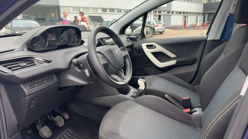 Peugeot 208 1.2 PureTech 68 - Like – 2015 – 73192 km – Essence – Boîte Manuelle — photo 7