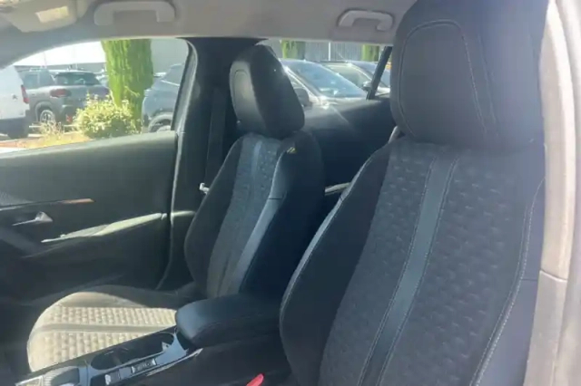 Peugeot 2008 bluehdi 130 s&amp;s eat8 — photo 12