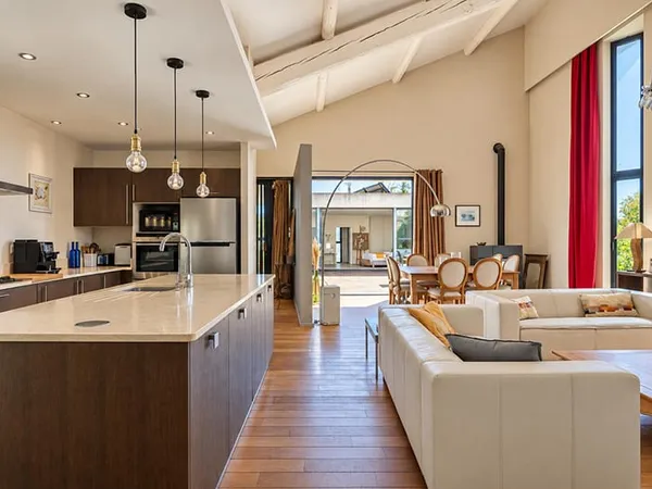 Domaine confidentiel : loft d'architecte, maison bourgeoise, piscine et jardin secret