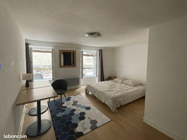 Appartement 2 pièces de 42 m² — charges incluses (eau, chauffage, électricité et internet)