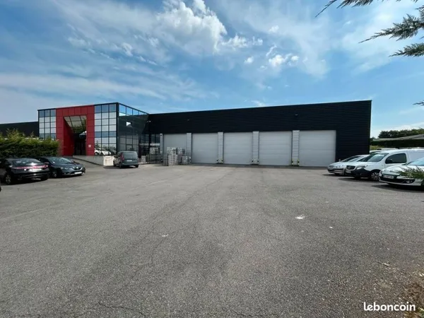 Local d'activité 5 230 m²